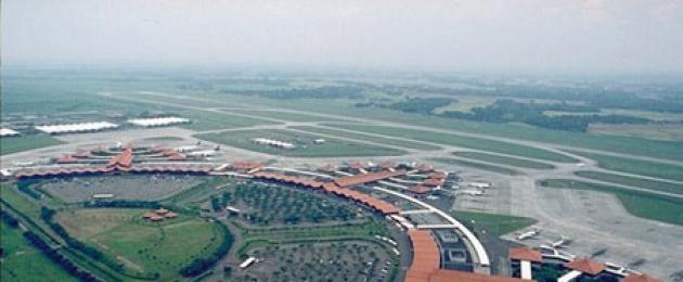 Самый крупный аэропорт европы и мира. Самый большой аэропорт в мире. Международный аэропорт Гонконга
